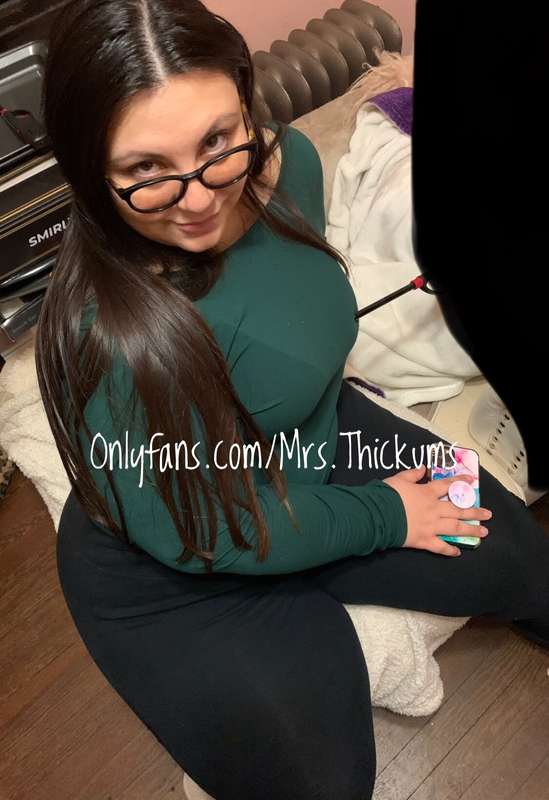 Would you fuck a big girl in glasses? 🤔
