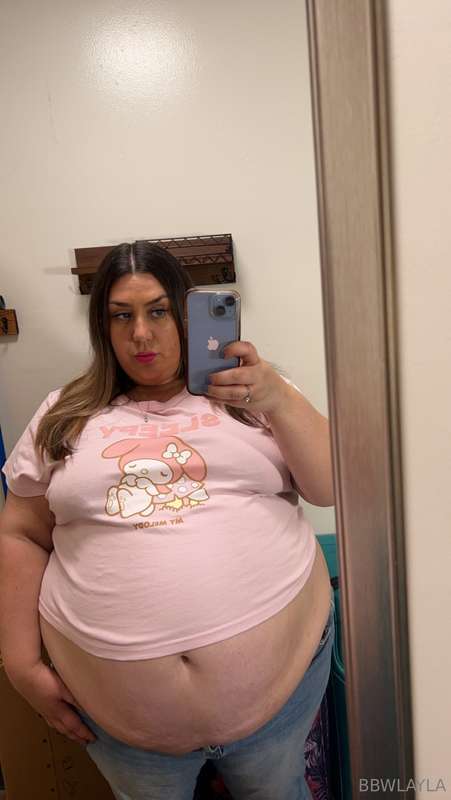Look at how my huge full belly just bulges and hangs so far .. 6