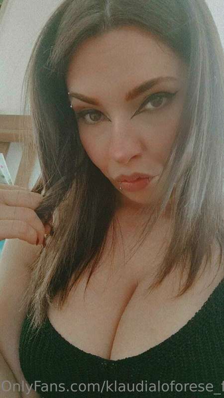 Oggi a cosce aperte sul mio profilo Premium onlyfans.con/kla..
