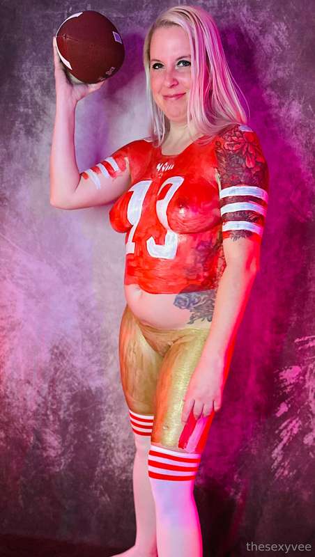 **Football Friday! 🏈 I had a fan send me some latex body pai.. 2