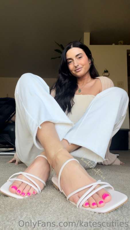 Sexy sandal removal and new polish color reveal! What do we .. 7