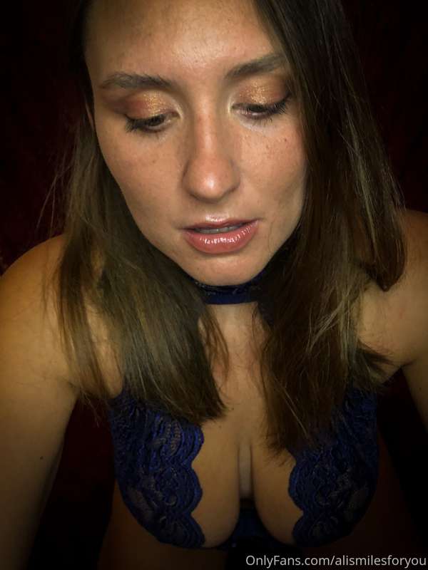What do you think I’m looking at 😉😉