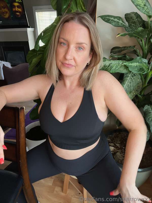 Me jumping up and getting my ass out when he asks for an ass.. 3