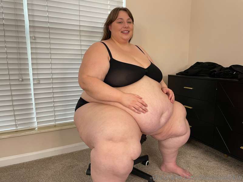 I had such a blast trying on all these dresses, it was fun r..