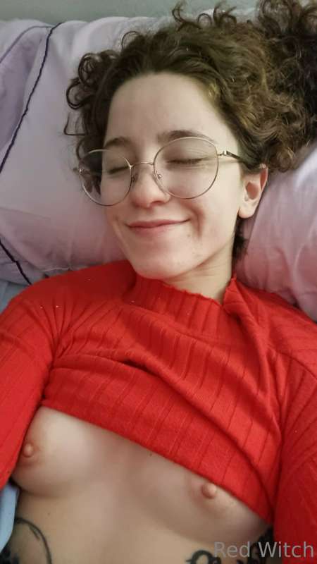 Does anyone have an armpits kink? 💘
..
 Alguien acá tiene un.. 5