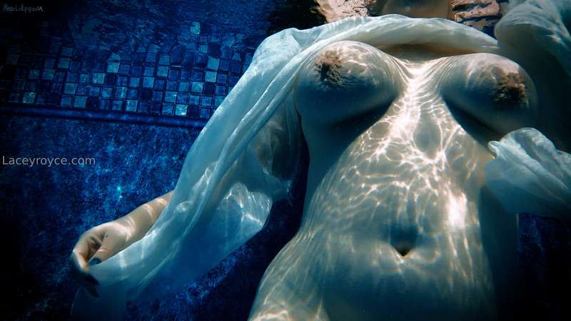Underwater makes the prettiest pics 1