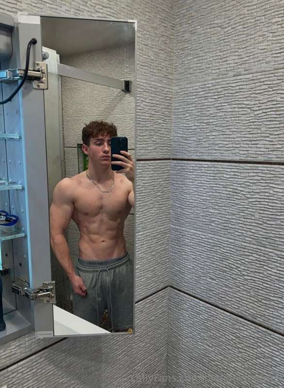 Our irresistibly handsome gym boy @halfnatyy is geared up fo.. 3