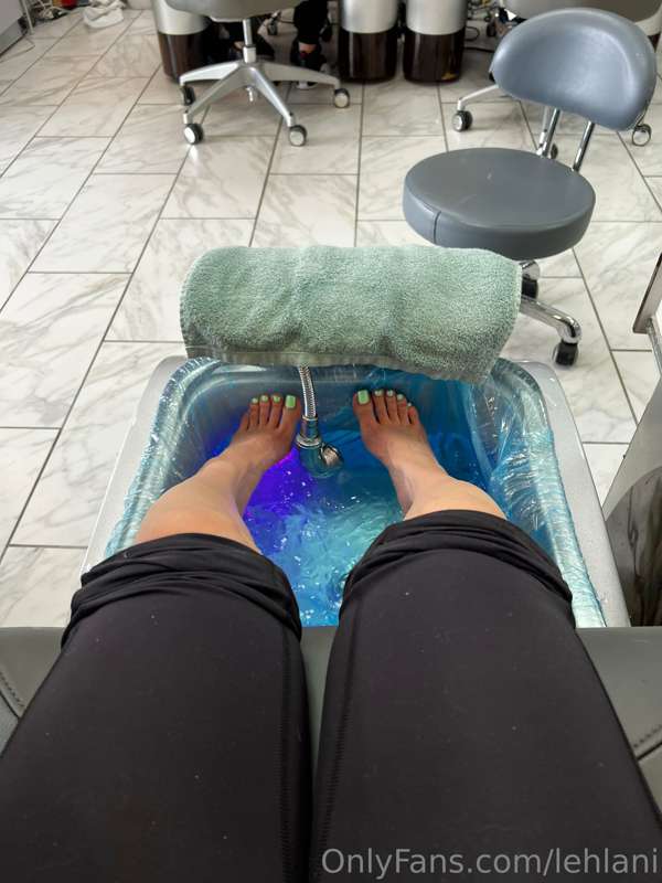 At the salon 🥰 thank you guys for allowing me to go so often..