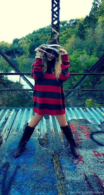 Freddy Krueger cosplay
If you enjoyed, tip me on my Skates c.. 1