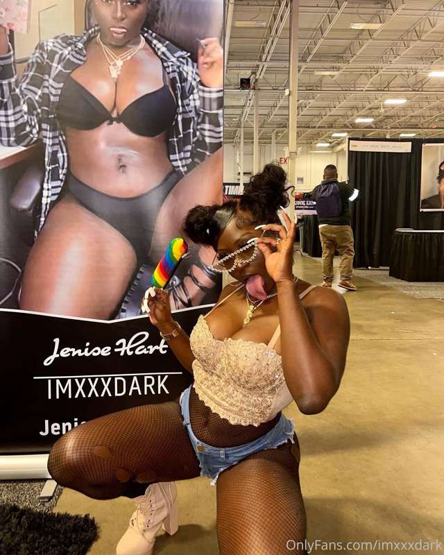 Who seen me at exxxotica?