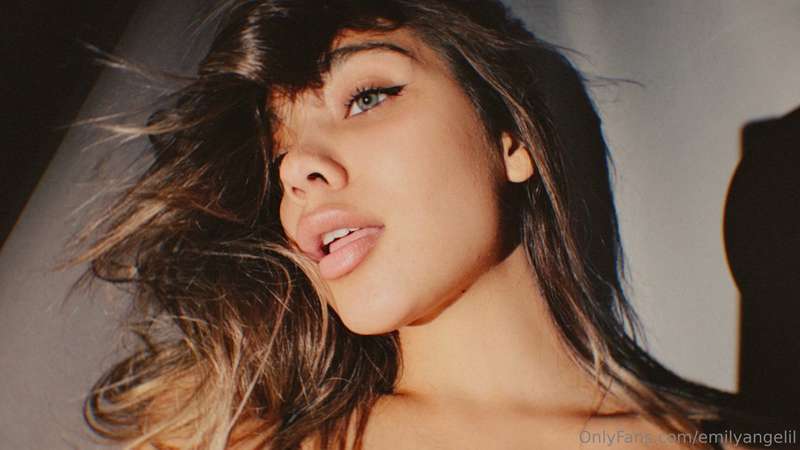 Would u like to kiss my red passionate hungry for u lips ??) 1