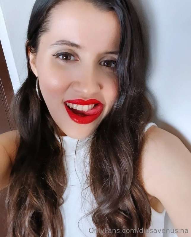 Come burn yourself in the red fire of my mouth. ~ Ven a quem..