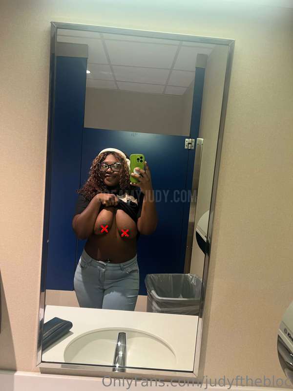 **snuck & took these at work.... shhhhh 🤫🤎**