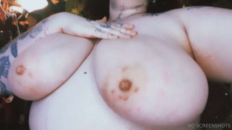 I love my tits sucked and fucked on 💦💦 1