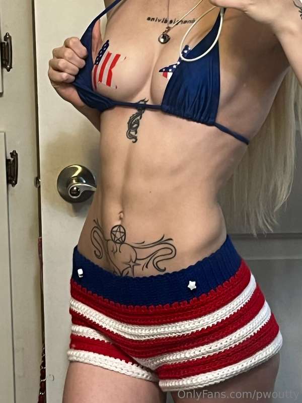 Pool day outfit ⛱️🌻☀️  These shorts are custom made I love t.. 3