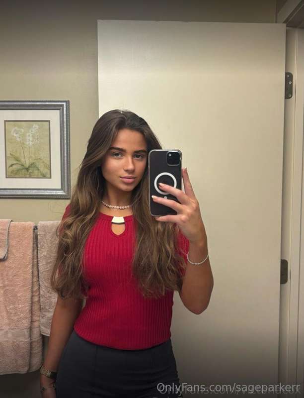 OMG!! 19 y/o @victoriacox has set her page to FREE for 24 ho..