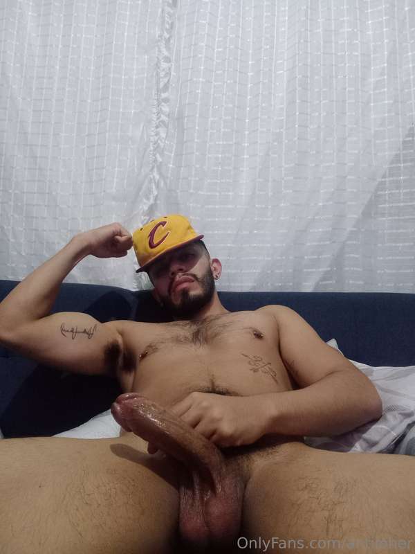 llegando del gym con los huev0s y la vrga bien sudada, quien..