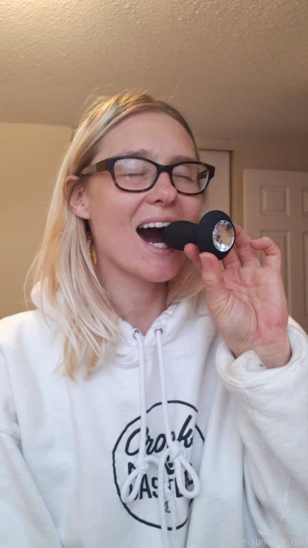 My butt plug is too small for my anus 😂😂😂
