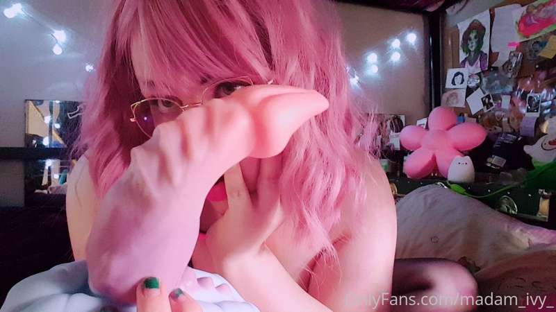 WE FOUND THE PHONE 
I fucking loved this set so much omg 2
