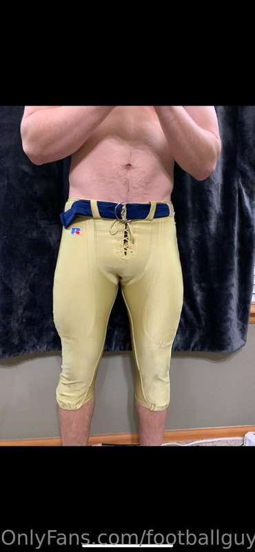 Sexy HOT muscular SGT having some fun showing off in his foo.. 21