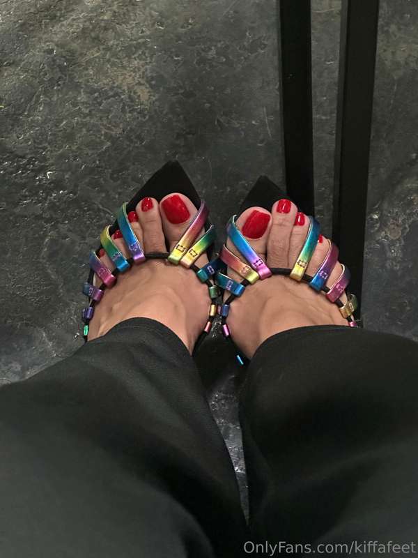 Red toes 