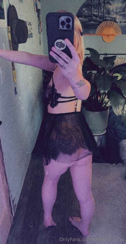 I love me some black lace 🖤 I also love how my pussy feels i.. 4