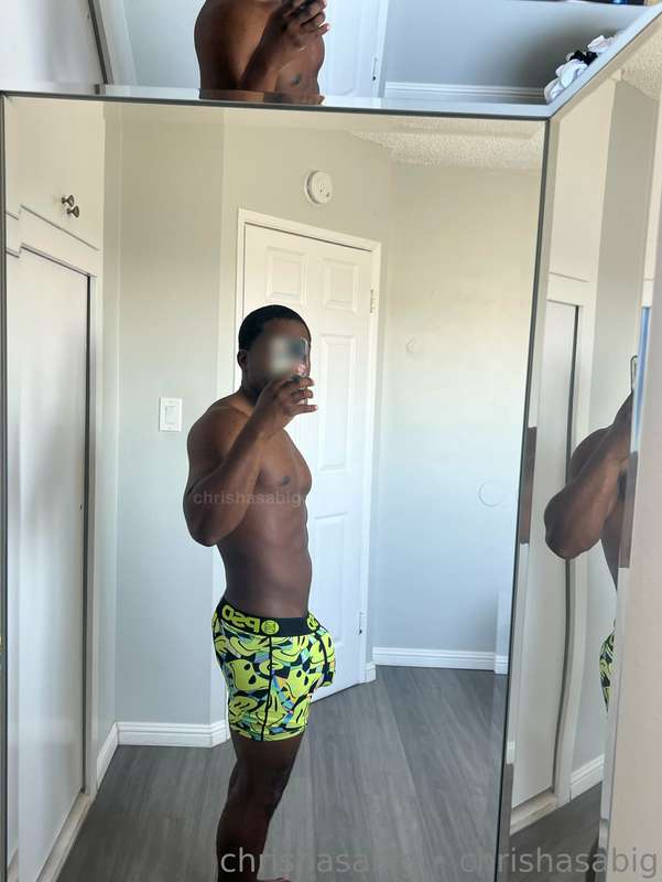 Would you notice my bulge if I walked by you? 🫣