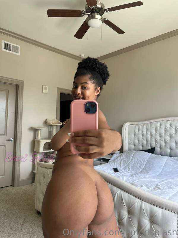 Giving you kisses and my body this Saturday 💕   Swipe for as.. 5