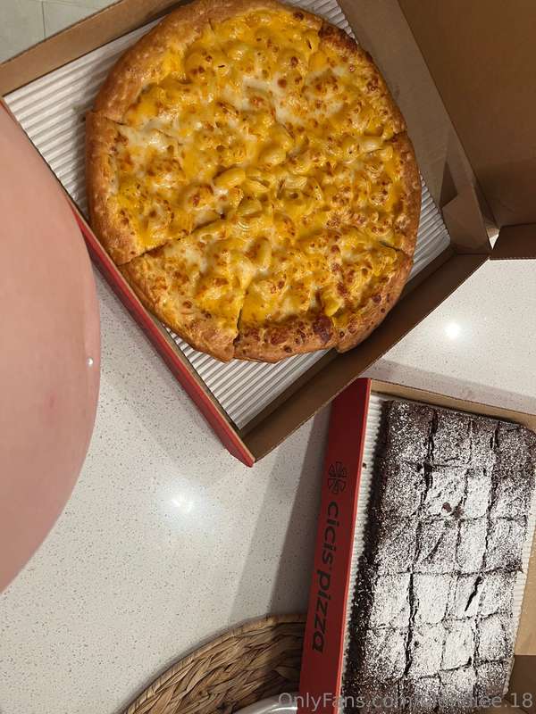 The best way to spend the night 🤭 (took these last night hah.. 2