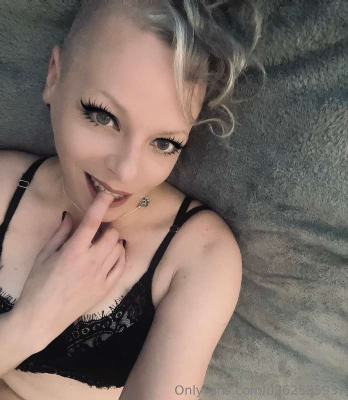 have the best day 🖤💋