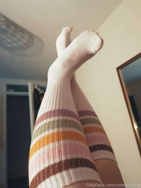 Like my socks? They're my new favourites! Thinking of postin.. 6