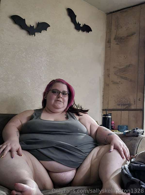 Pussy so fat. Can I put it on your face?