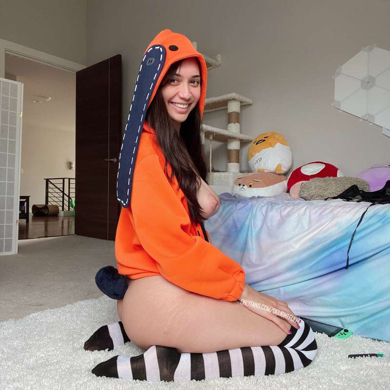 Good afternoon, are you staying comfy cozy today too? 😘❤️ 3
