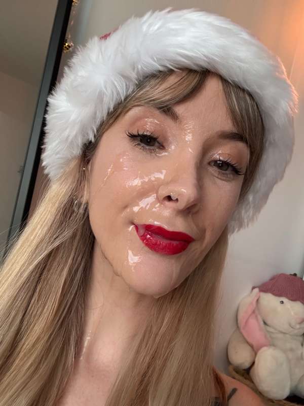 i emptied his baubles on my face ✨❤️  4