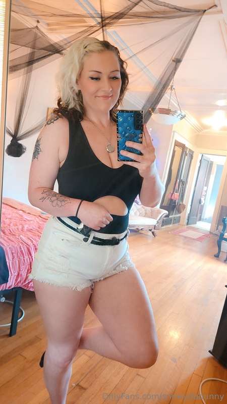 Wednesday Vibes! Drop me comment and I’ll flash you for free..