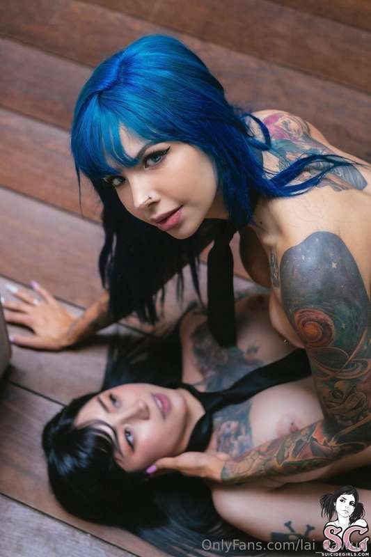 @flahsuicide 🤍🤏🏻 @suicidegirls 3