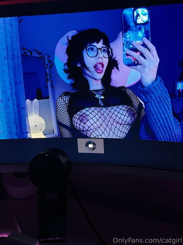 what i did after i ended my first twitch stream.. TAKE LEWDS.. 4