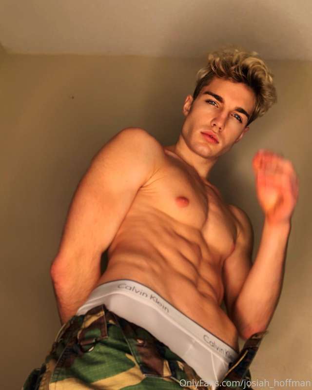 Who wants to play with some wood 🌲😏
