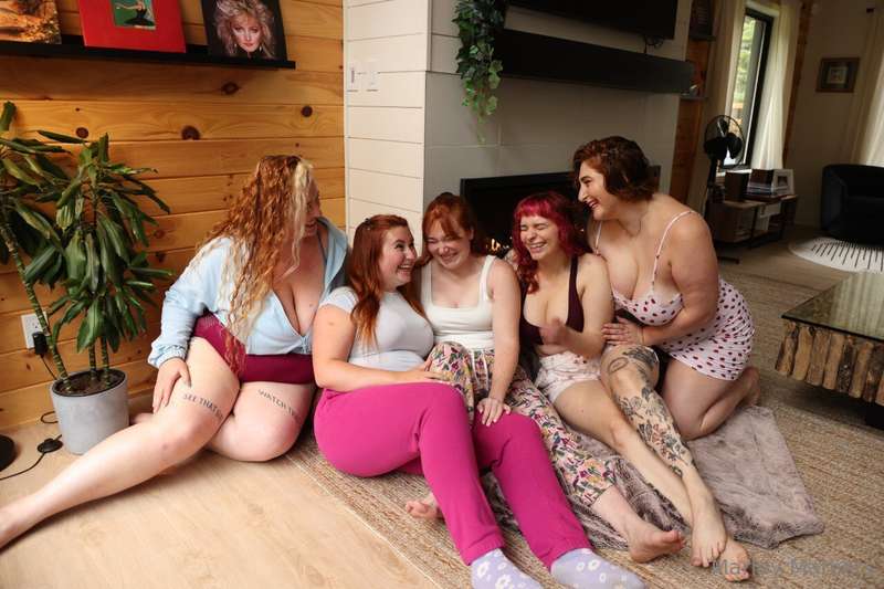 Cute moments with my favorite girls 💖✨ Nothing but smiles, l.. 6