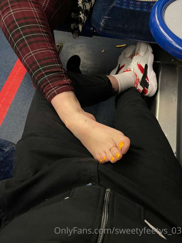Lick my feet clean after a night out 🔥 12