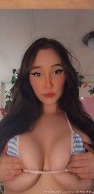 i like showing off my big boobies