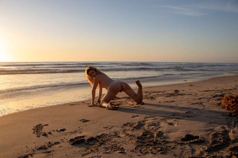Solo Photo Set from the Nude Beach [15 pics 09-20-19] 8