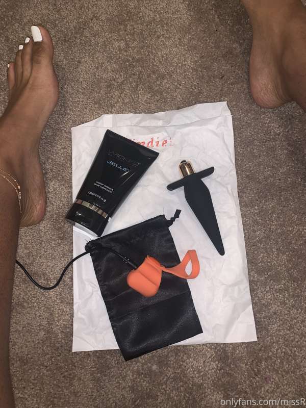 new toysss 🤓 + some lube so this man can demolish my asshole..