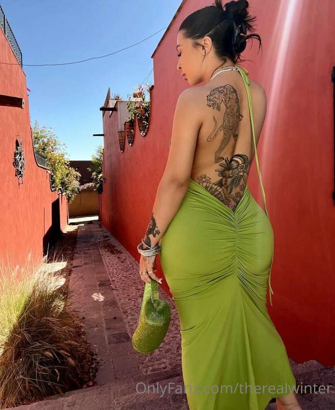This dress hugs me just right… don’t you think? 😏