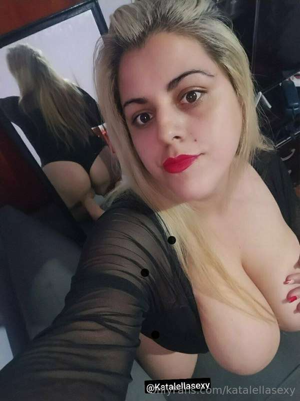 Playful blonde 😈🔥