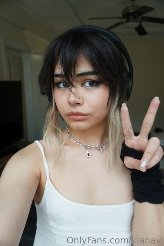 Outfit of the day!!
I'm heading out to do a little bit of sh.. 1