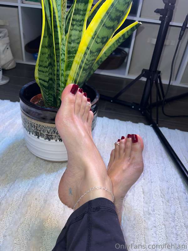 I would love a foot massage rn ❤️ had a long day today, if o.. 2