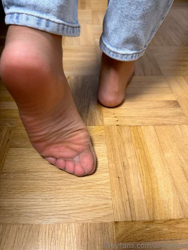 My Nylonfeet are so fine and soft. I want someone to touch t..