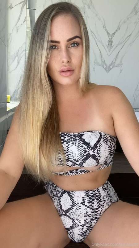 Come play with my pussy babe 😋💕