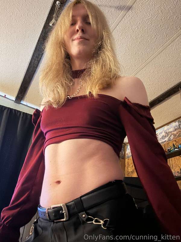 Happy Friday ✨✨ I heard you guys like skirts 🤭🫣 and hung wom.. 9